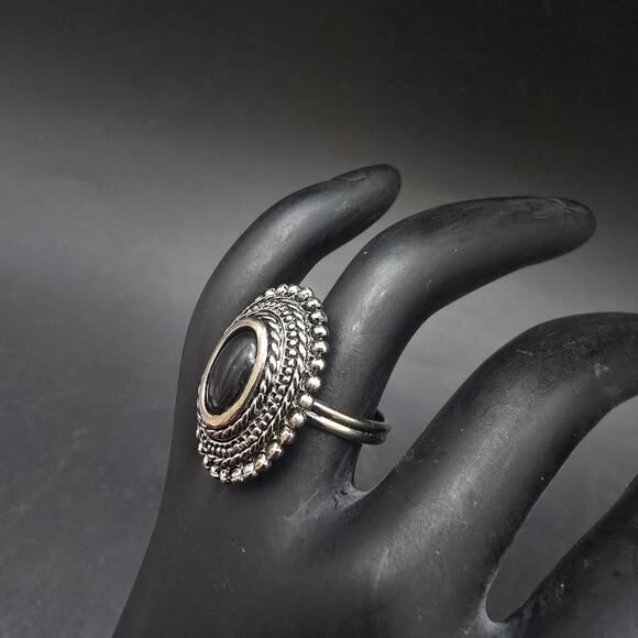 Vintage Black Cabochon Silver Tone Oval Ring Size 6.25 Adjustable - Picture 2 of 10